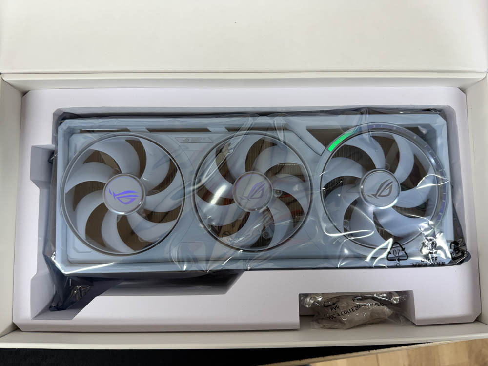 ASUS ROG Astral RTX 5090 WHITE 화스트랄 팝니다 이미지