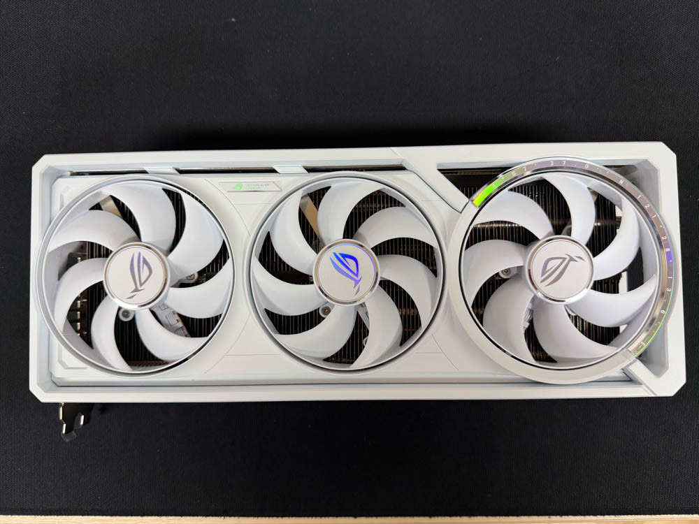 ASUS ROG Astral RTX 5090 WHITE 화스트랄 팝니다 이미지
