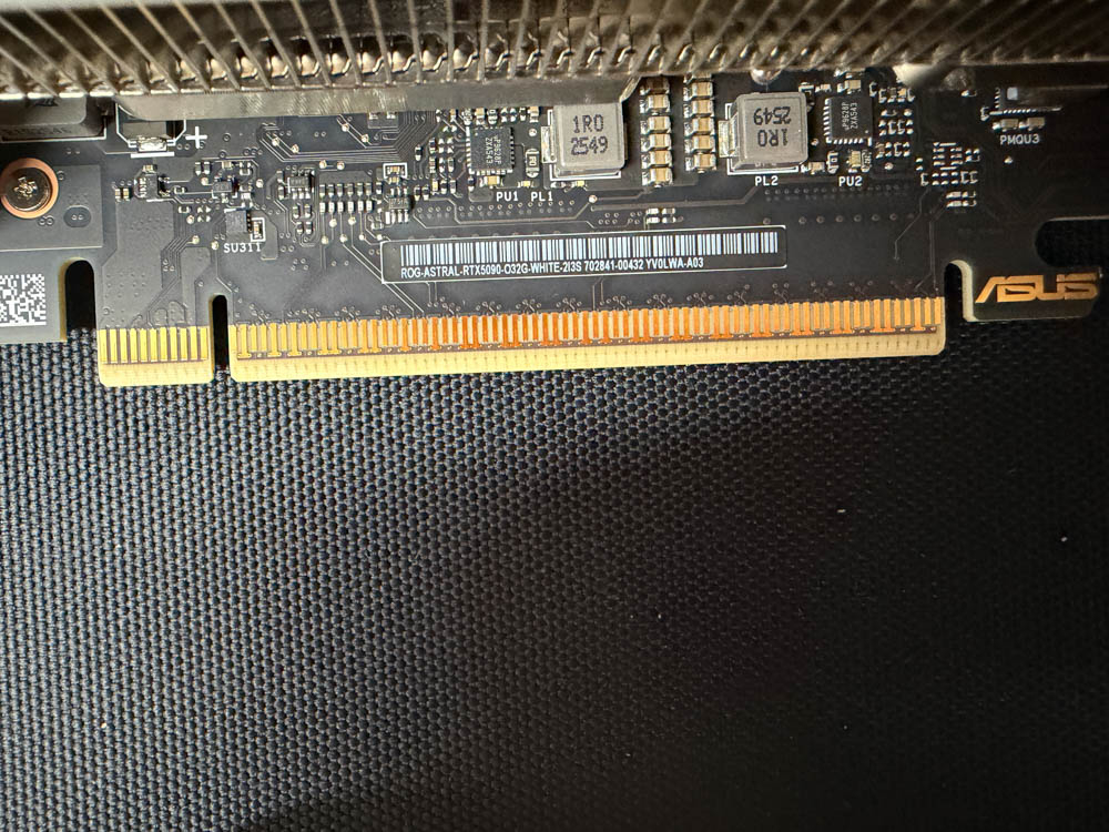 ASUS ROG Astral RTX 5090 WHITE 화스트랄 팝니다 이미지