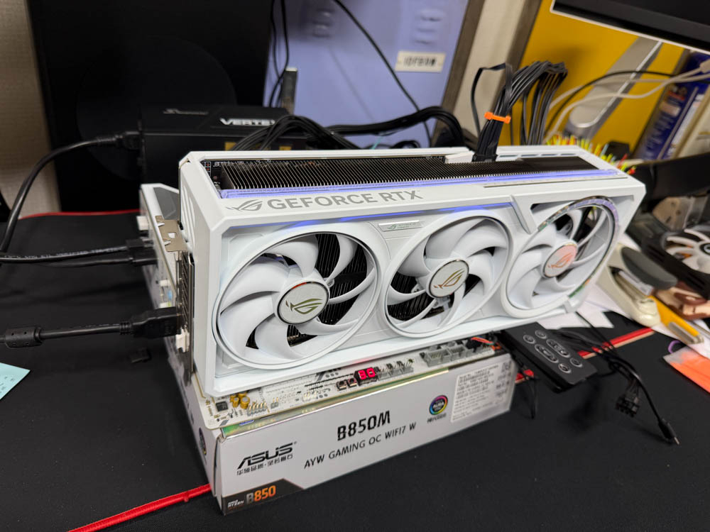 ASUS ROG Astral RTX 5090 WHITE 화스트랄 팝니다 이미지