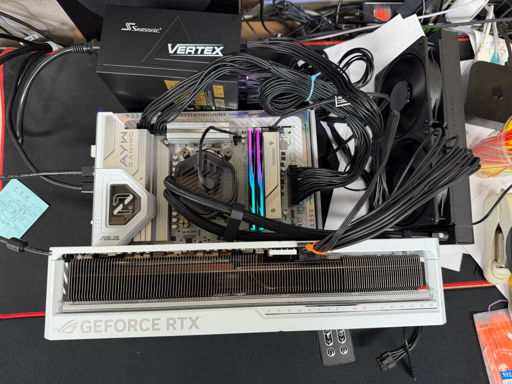 ASUS ROG Astral RTX 5090 WHITE 화스트랄 팝니다 이미지