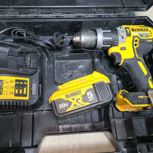 디월트 브러쉬리스 충전 스크류 해머 드라이버 드릴 세트 이미지