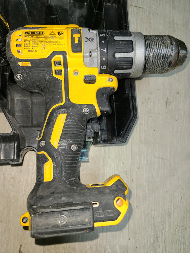 디월트 브러쉬리스 충전 스크류 해머 드라이버 드릴 세트 이미지