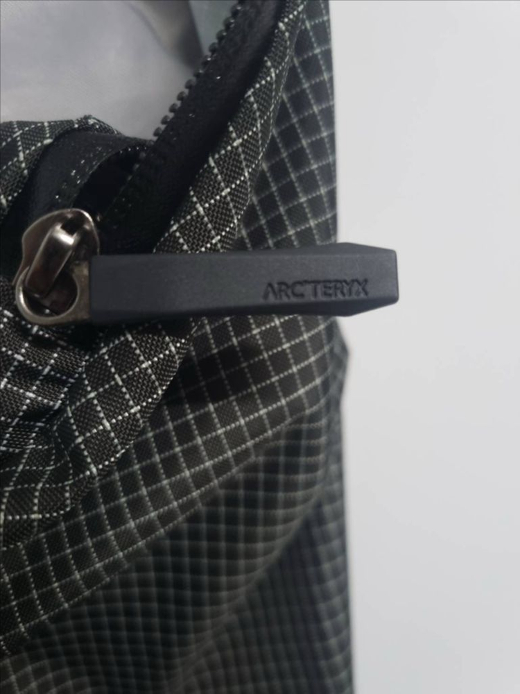 아크테릭스 컨실15 블랙 이미지