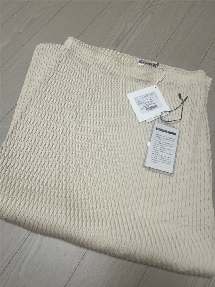 이세이미야케 슬릭스커트 아이보리 이미지