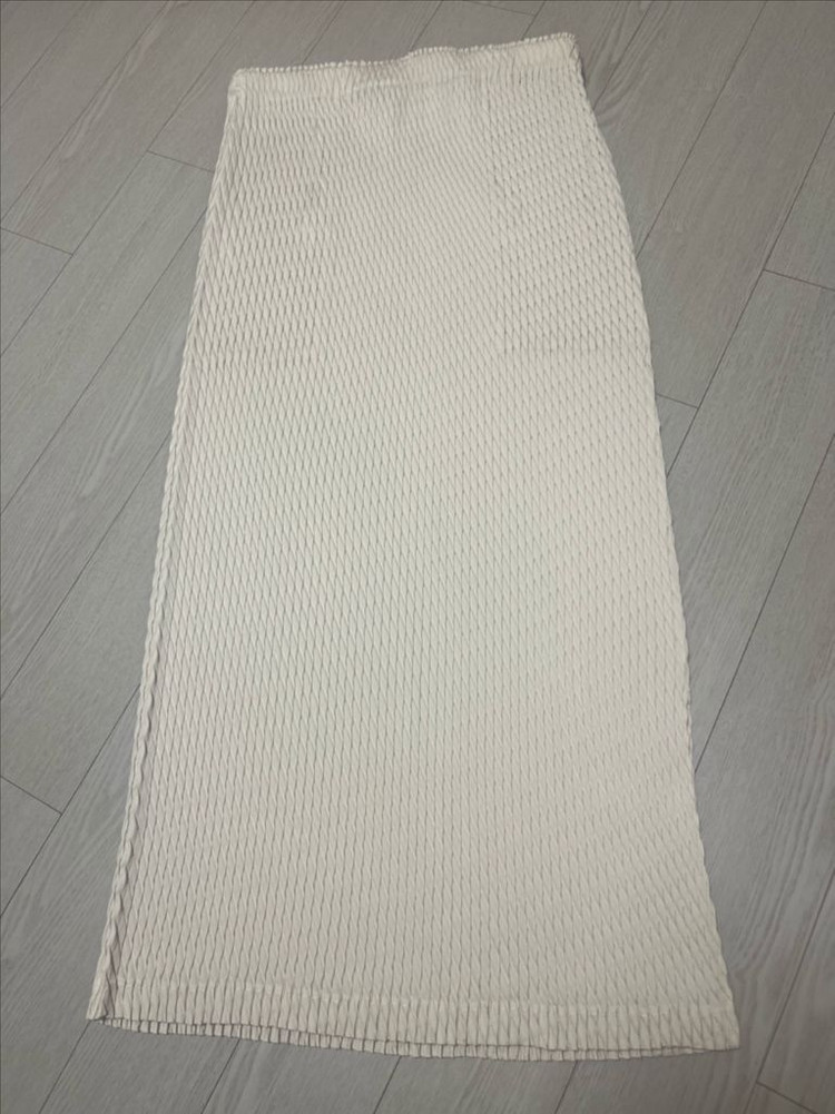 이세이미야케 슬릭스커트 아이보리 이미지