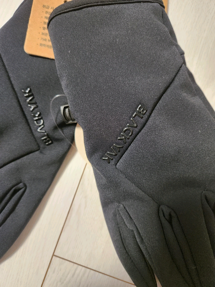 택 새상품) 블랙야크 BAC윈드스토퍼 방한 고어텍스 글러브 휴대폰터치 사이즈s정가는 85,000원이고 지금은 5만원 이미지