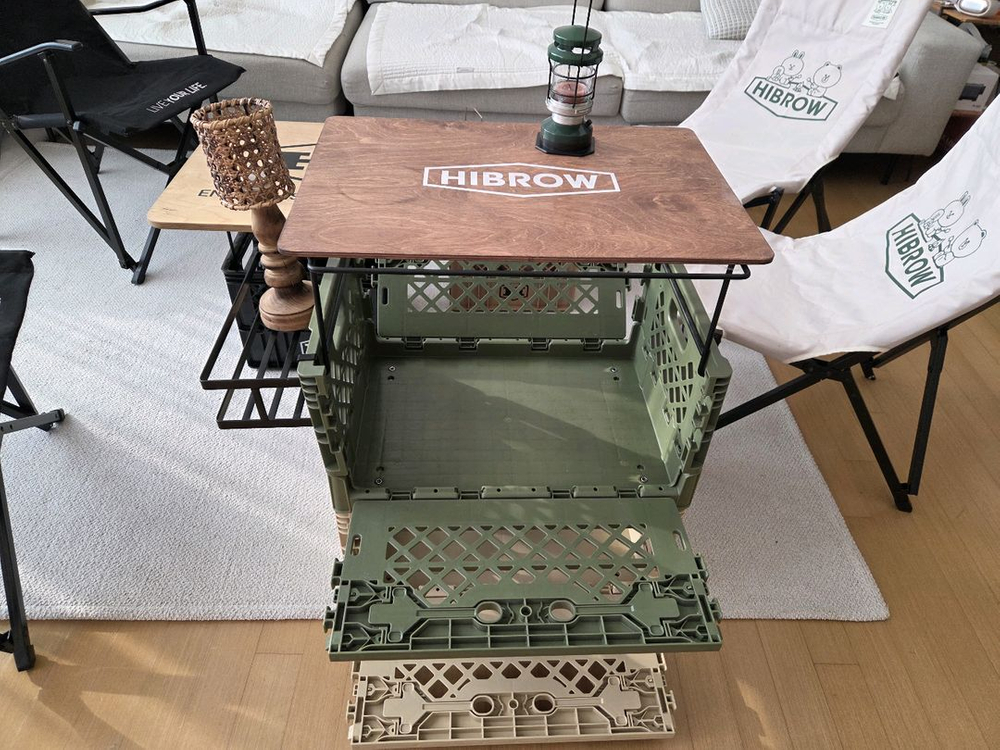 하이브로우 릴렉스 싯백 체어 밀크박스 하이브로 테이블 이미지