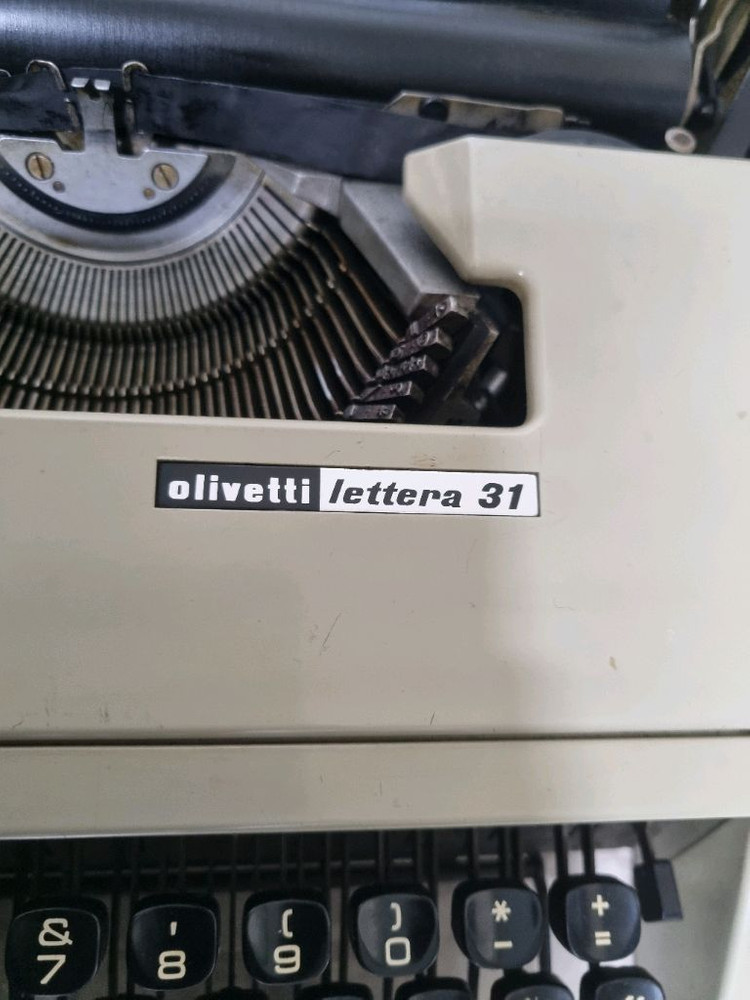 빈티지 올리베티레테라 영문타자기 이미지