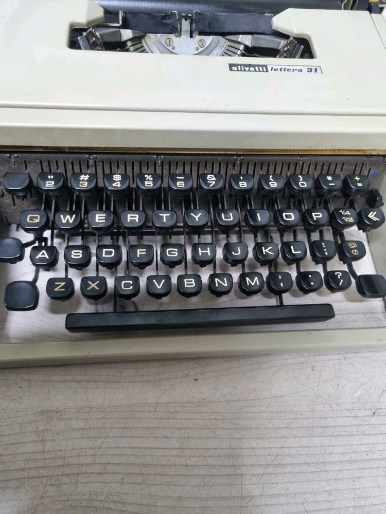 빈티지 올리베티레테라 영문타자기 이미지