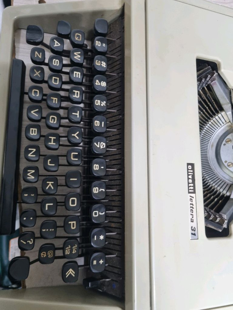 빈티지 올리베티레테라 영문타자기 이미지