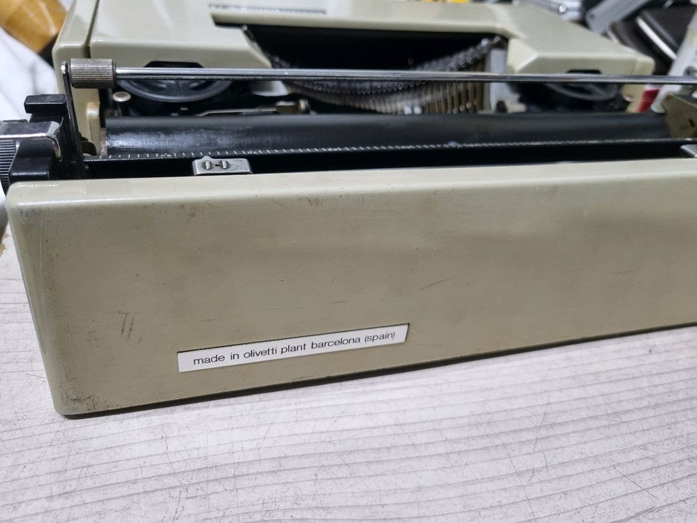 빈티지 올리베티레테라 영문타자기 이미지