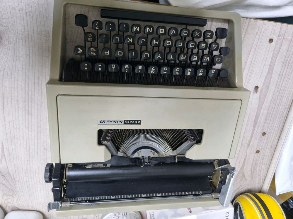 빈티지 올리베티레테라 영문타자기 이미지