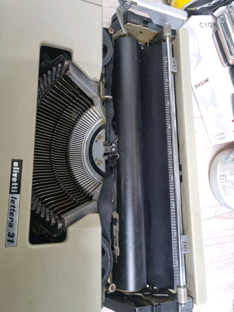 빈티지 올리베티레테라 영문타자기 이미지