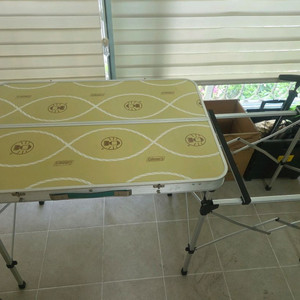 캠핑 콜맨 키친테이블 이미지