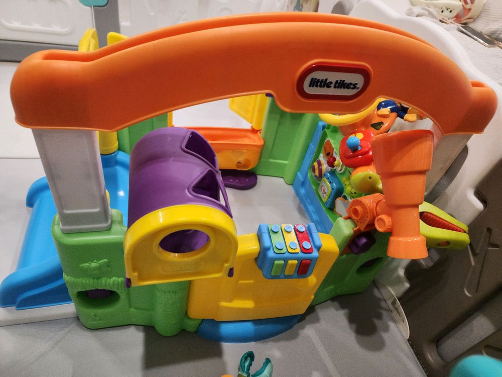 아기 발달놀이 장난감 액티비티가든 이미지