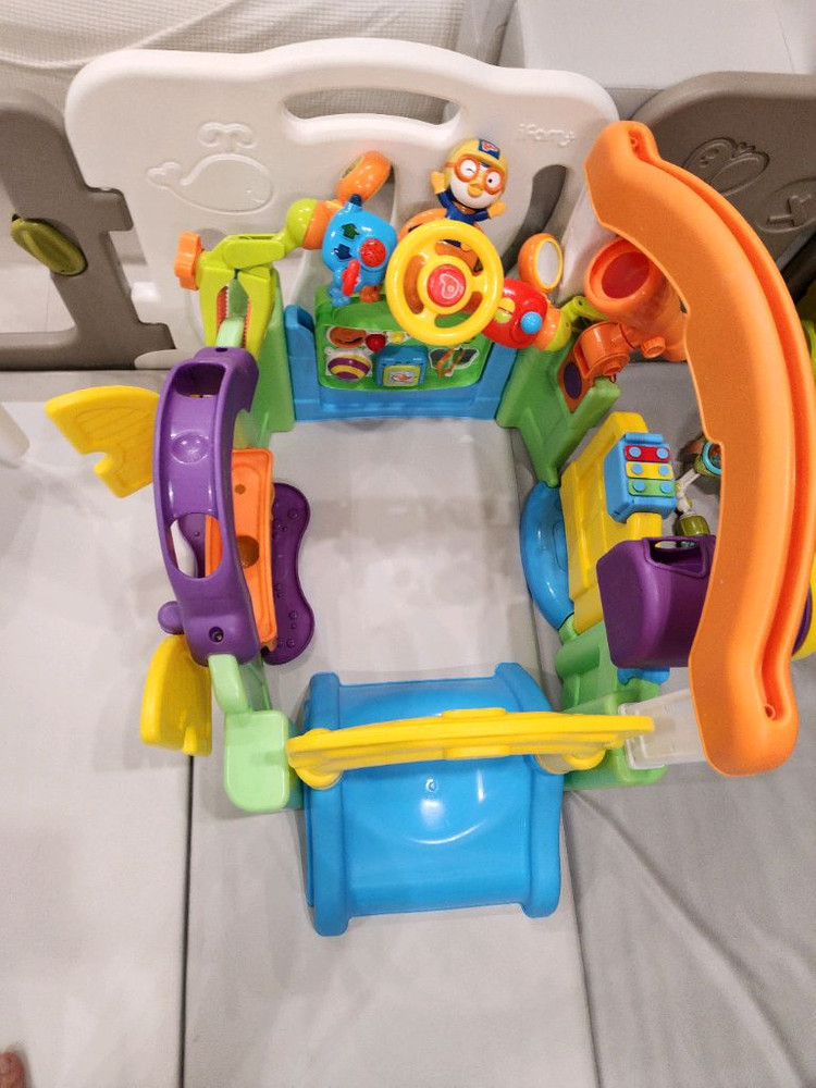 아기 발달놀이 장난감 액티비티가든 이미지