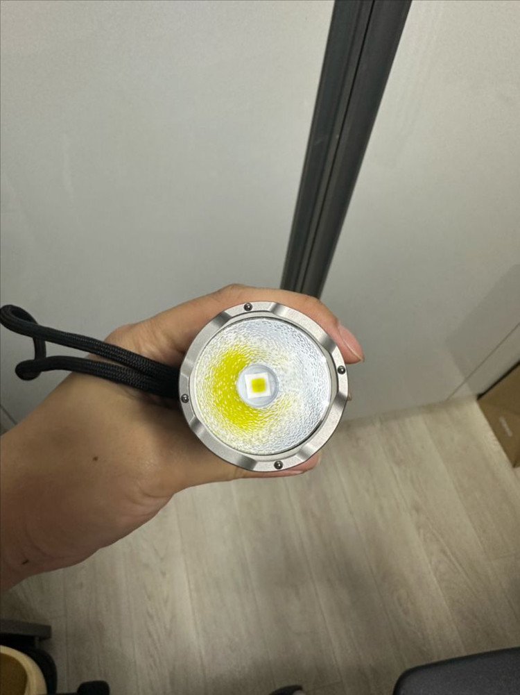 제로빔 T20 LED 랜턴 판매해요 이미지