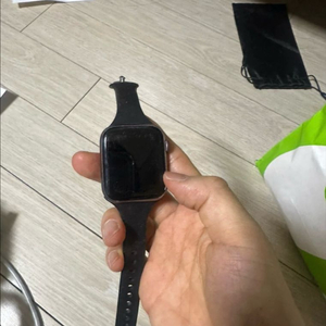 고장난 애플워치 SE 44mm 그레이 스트랩포함 이미지