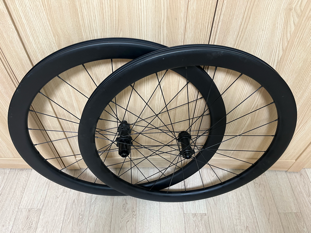 디브용 (디스크브레이크용) 알리 노브랜드 카본 휠셋 급처합니다. 이미지