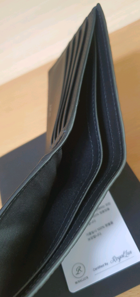 (미사용)디올 그래비티 반지갑 새상품급 정품(감정서O)구찌프라다루이비통고야드샤넬셀린느보테가생로랑발렌시아가버버리가방 이미지