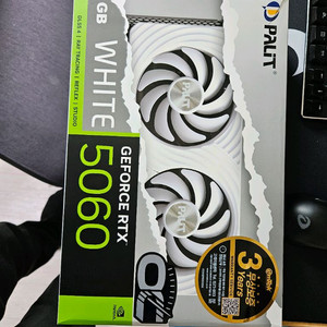 palit RTX 5060 화이트 그래픽카드 이미지