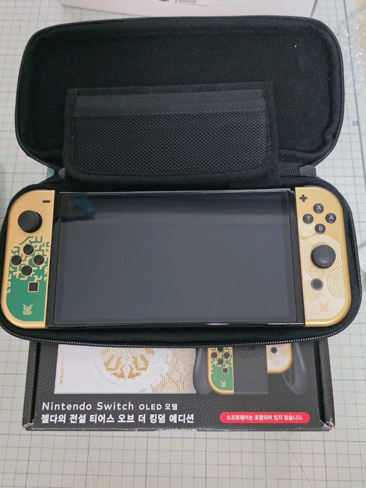 닌텐도 스위치 OLED 젤다 에디션 이미지