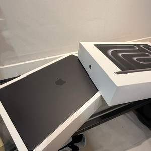 (새상품급)맥북 m4pro 16인치 배터리효율 100프로 48ram 1tb s급 전신보호필름 부착 이미지