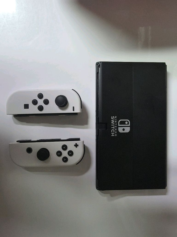 닌텐도 스위치 OLED 화이트 독세트+스컬앤코 그립+케이스 풀구성 이미지