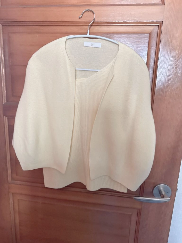 어라운드율 애니가디건+슬리브리스 세트 이미지