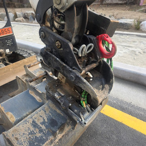 바브켓 미니굴삭기 E20 2022년식 330시간 가동 틸트로테이터 장착 이미지