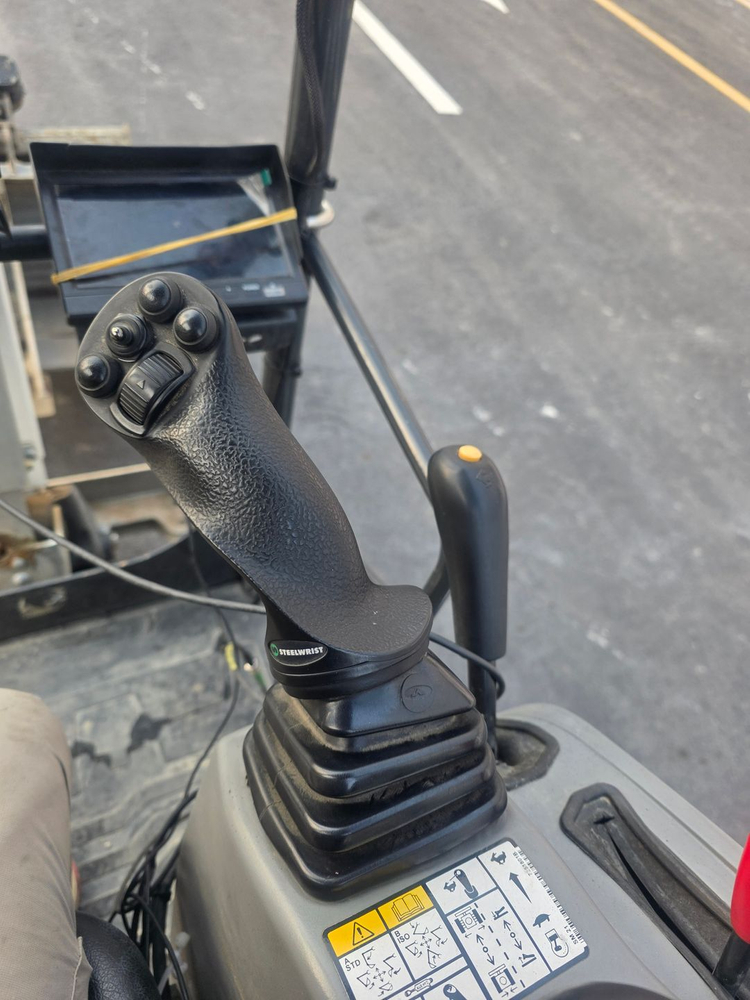 바브켓 미니굴삭기 E20 2022년식 330시간 가동 틸트로테이터 장착 이미지