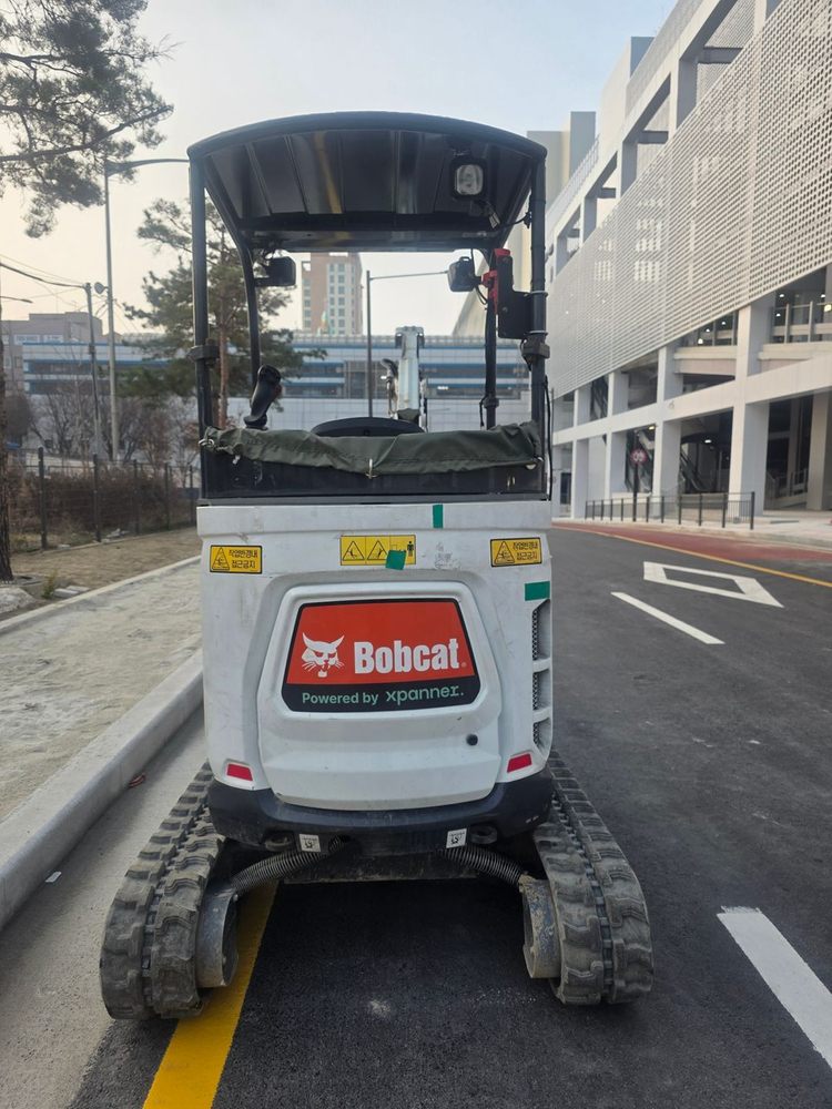 바브켓 미니굴삭기 E20 2022년식 330시간 가동 틸트로테이터 장착 이미지