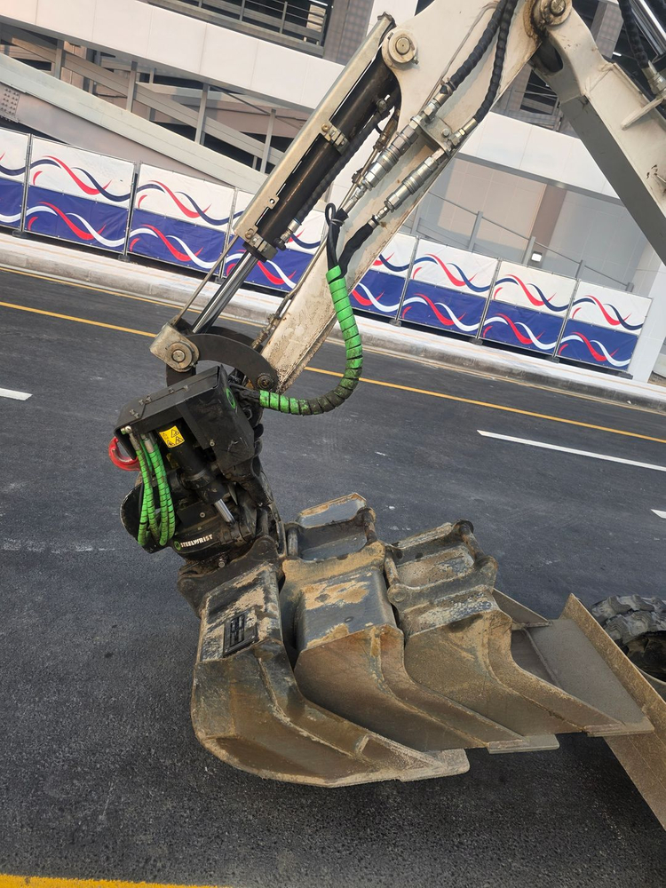 바브켓 미니굴삭기 E20 2022년식 330시간 가동 틸트로테이터 장착 이미지