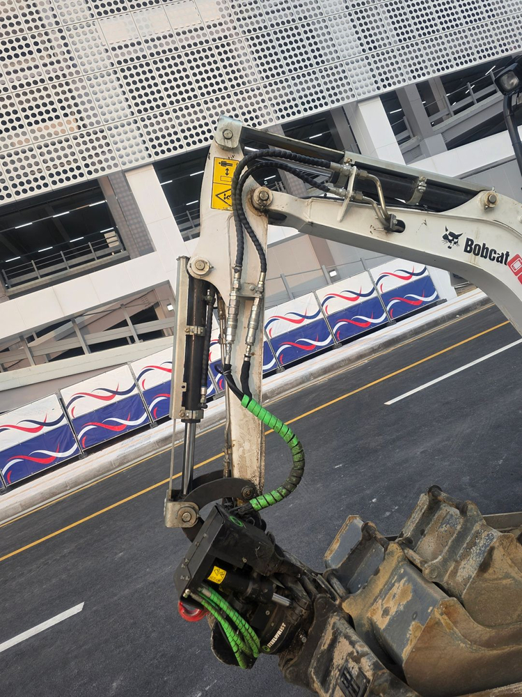 바브켓 미니굴삭기 E20 2022년식 330시간 가동 틸트로테이터 장착 이미지