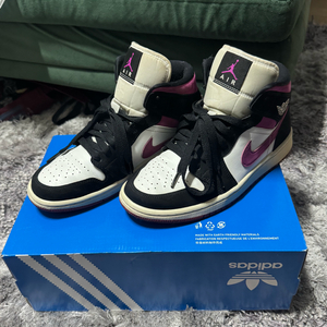 나이키 에어 조던 1 미드 노블 레드 급처 이미지