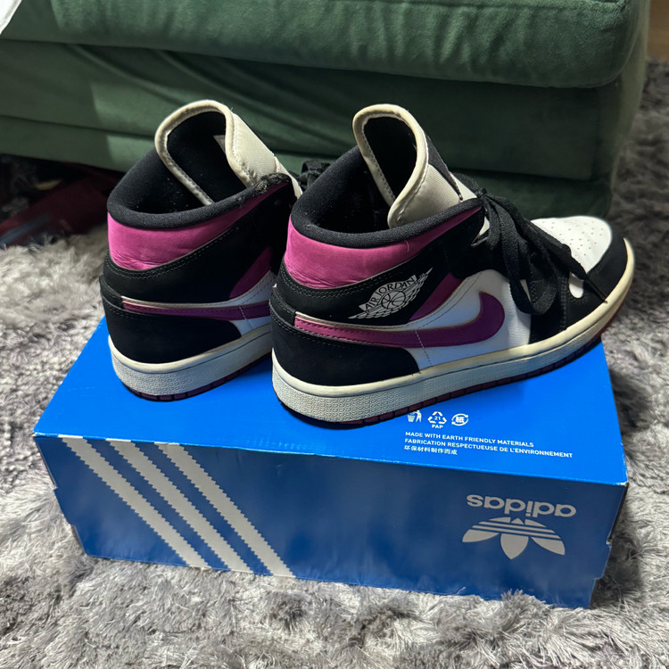 나이키 에어 조던 1 미드 노블 레드 급처 이미지