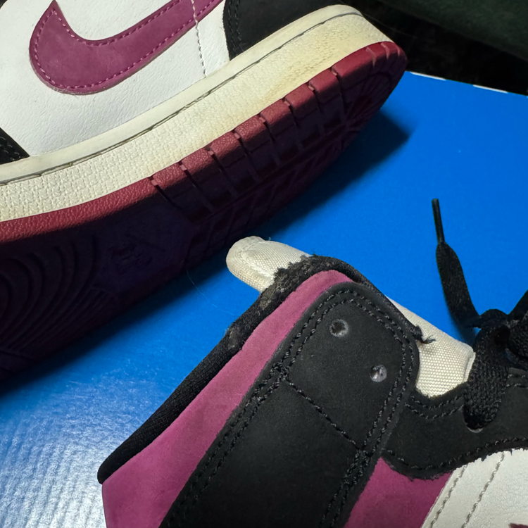 나이키 에어 조던 1 미드 노블 레드 급처 이미지