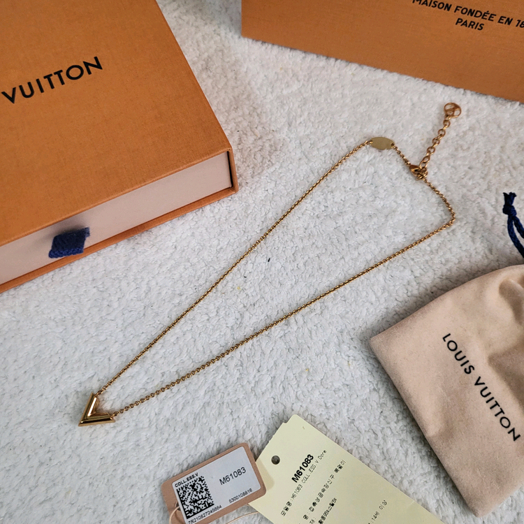 [새상품급/풀구성] 루이비통 에센셜 V 목걸이 이미지
