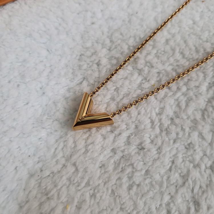 [새상품급/풀구성] 루이비통 에센셜 V 목걸이 이미지