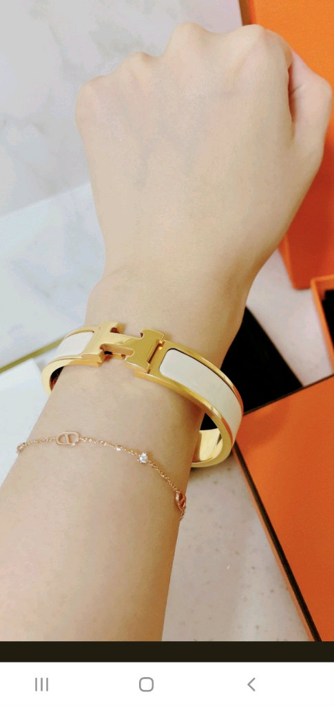 에르메스 클릭아슈pm 골드화이트 팔찌 정품A급(감정O)구찌프라다루이비통디올고야드샤넬셀린느보테가생로랑발렌시아가가방 이미지