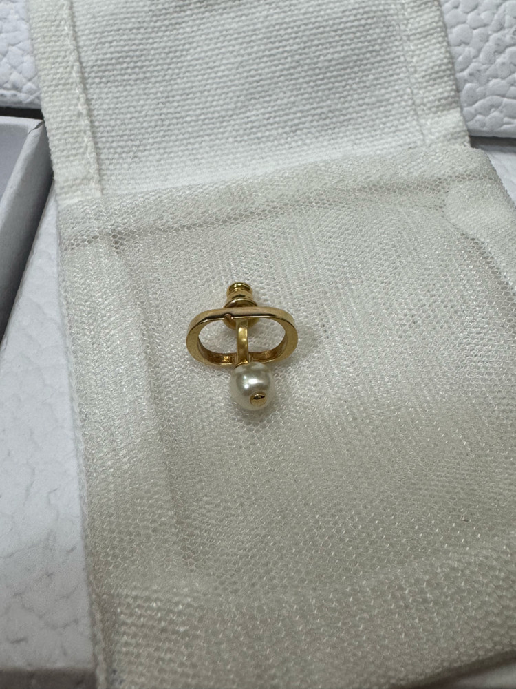 디올 쁘띠 CD 귀걸이 한쪽 이미지