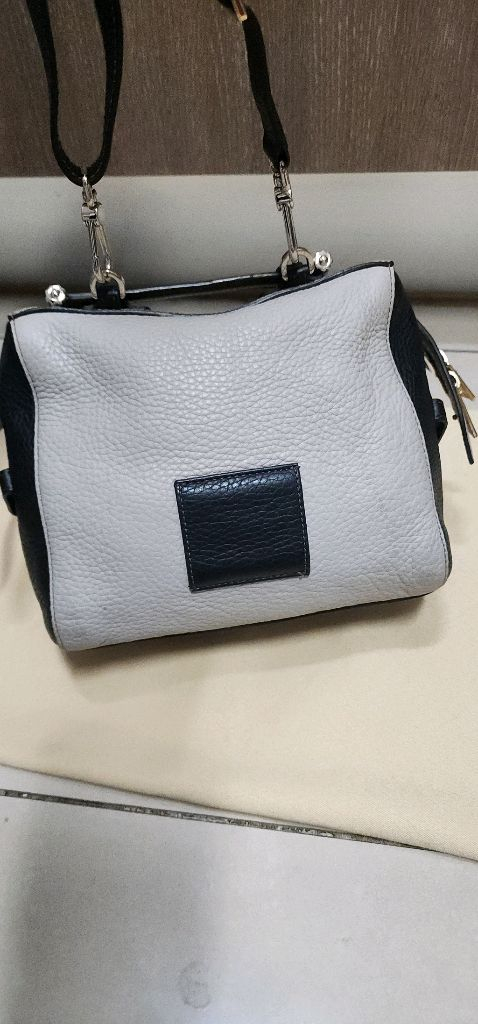 훌라 탑핸들 크로스백과 버킷백 등 이미지