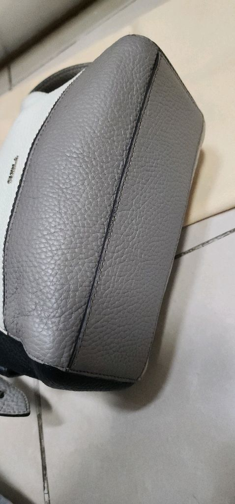 훌라 탑핸들 크로스백과 버킷백 등 이미지