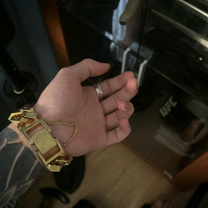 골드팔찌 이미지