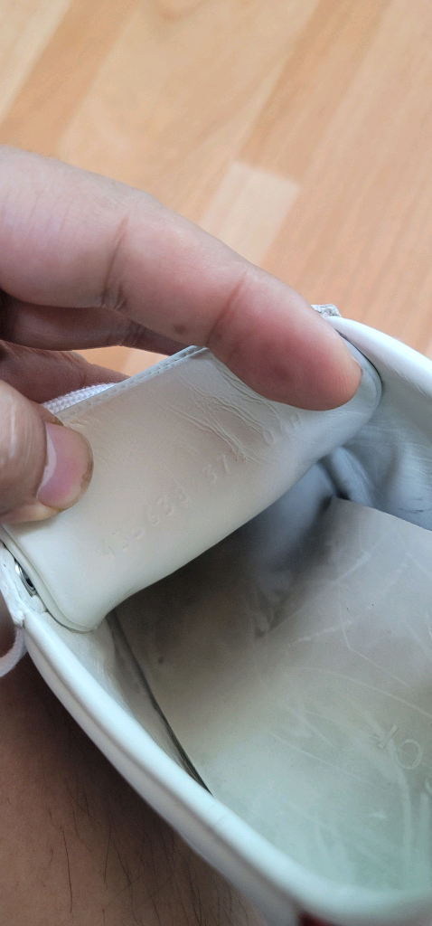 [정품] 구찌(GUCCI) 에이스 하트 스니커즈 (이태리 메이드)[판매 가격]450000이탈리아 럭셔리 브랜드 ** 이미지