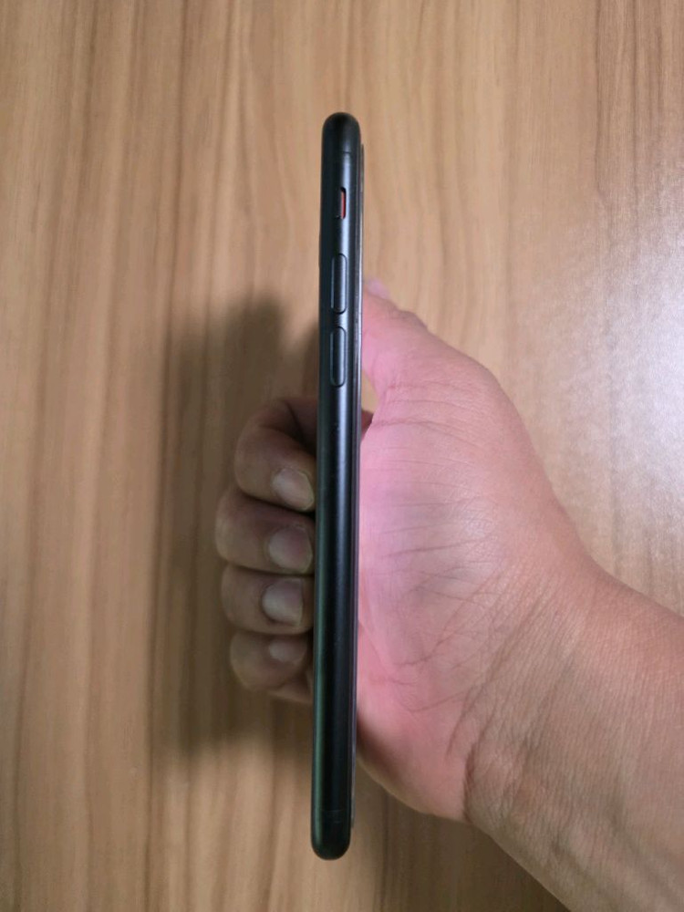 아이폰se2 블랙 64G 무음카메라 이미지