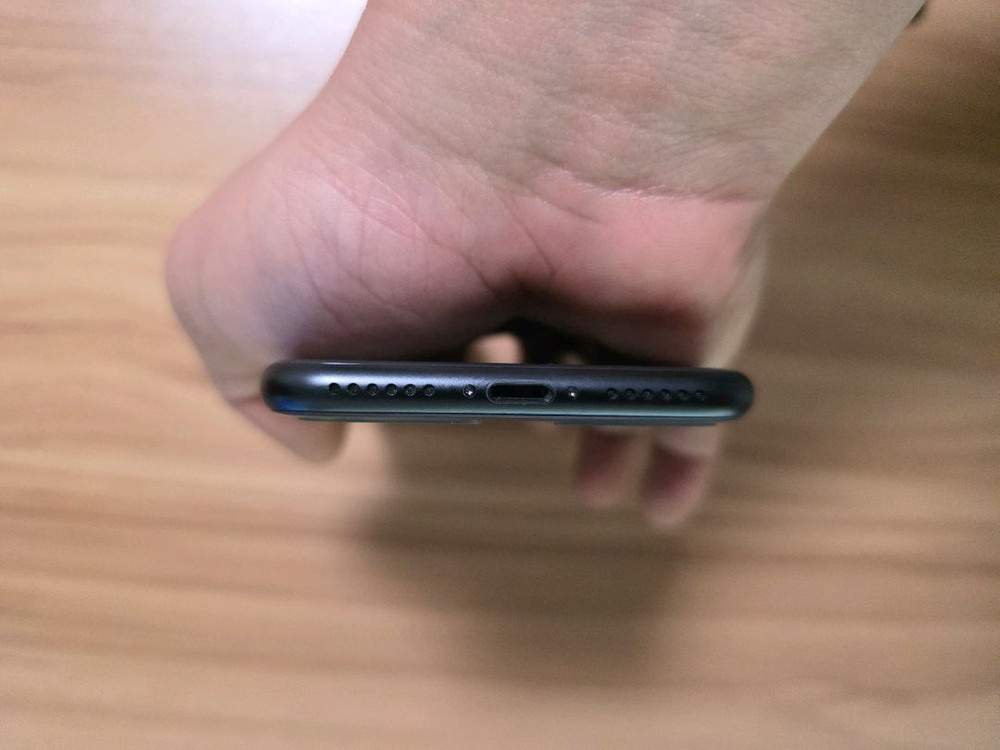 아이폰se2 블랙 64G 무음카메라 이미지