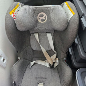 싸이벡스 카시트 이미지