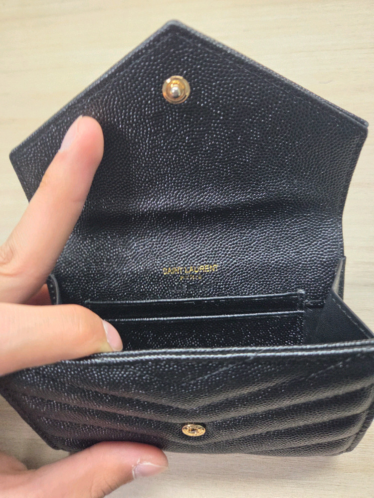 생로랑 금장 마틀라세 지갑 이미지